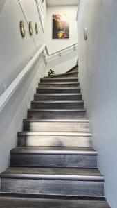 Cozy Lane-way Suite with private parking