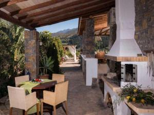 Peaceful Pool Villa in Crete Countryside