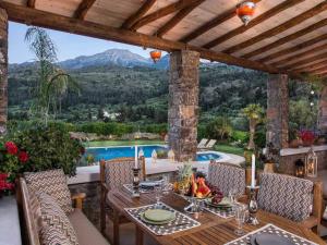Peaceful Pool Villa in Crete Countryside