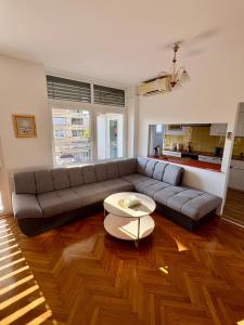 Elegant & Spacious Apartment in the City Centre