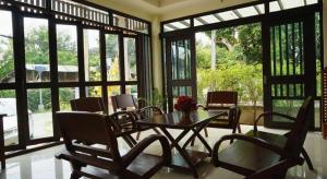 Ponburi Hotel