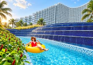 Apartment Nearly Airport - Private Beach & Pool