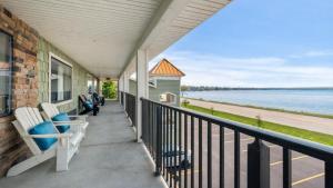 Gold Coast Inn - At the Bay in Traverse City