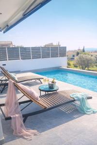Villa Passion 4 bedroom & private pool in town