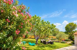 Luxury apartment Marin - summer paradise, terrace, garden, summer kitchen & barbecue, near the beaches, Istria