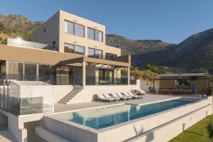 Dias Grand Villa - Indoor & Outdoor Pools