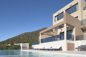 Dias Grand Villa - Indoor & Outdoor Pools