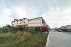 OYO 440 Season 5 Residence