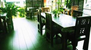 Ritzy House Hotel