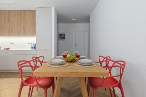 Lumina I 4-room Family Apart with Parking & Balcony I 90m2