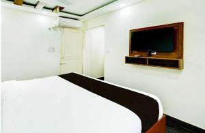 Townhouse R S PURAM Junction Formerly Venition Inn
