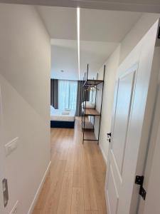 Nene Tereza Airport Apartment 4th - Oljan