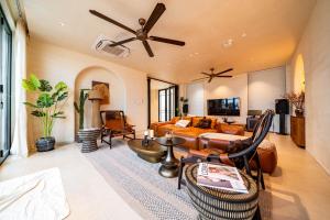 Lake House Pool Villa KTV&BBQ Peaceful Retreat