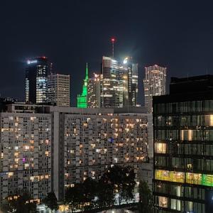 13th-Floor Warsaw Skyline AC Central Location