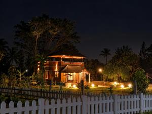 Dharini by Stay Jade BonfireTennis 1.2hr E-city