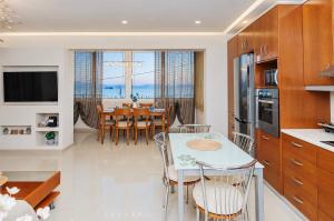 Annas Seaside Apartment - In front of the beach