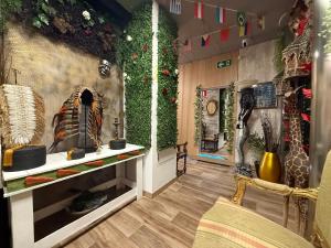 HOSTEL Pepper-Gold -PEDESTRIAN STRETT -very spacious rooms whit fewer guest per room,include refrigerator and a sofa