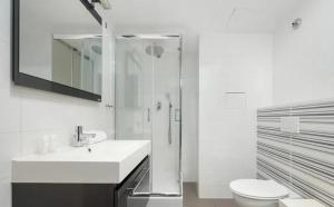 Tailored Comfort - Nowoczesny Apartament z Parkingiem, Rynek