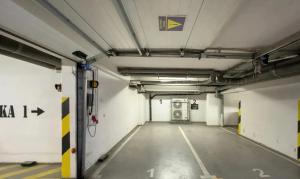Tailored Comfort - Nowoczesny Apartament z Parkingiem, Rynek