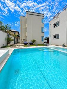 Dolfin court apartment