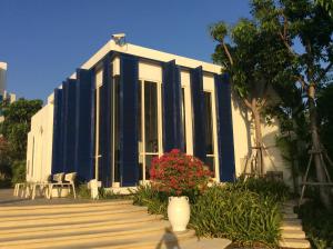 The Chelona pool access by Away