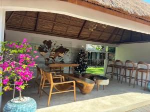 Bali WOW! Bungalows - Tropical Stay Near the Beach & Pools