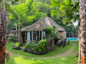 Bali WOW! Bungalows - Tropical Stay Near the Beach & Pools