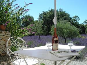 B&B / Chambres d'hotes Le clos des lavandes-Luberon : Chambre Double avec Terrasse