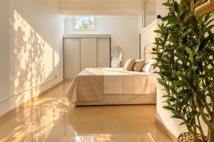 Hydra Apartment with Terrace and Veranda