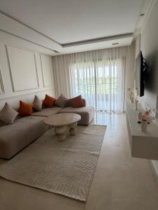 Elegant 3BR Apartment Golf & Pool View