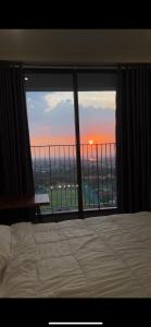 Shi Homestay - căn hộ 1 phòng ngủ The Emerald Golf View