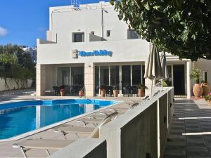 Hiona Holiday Hotel