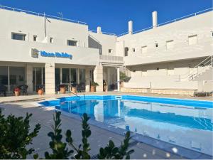 Hiona Holiday Hotel