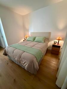 Modern 2BR Apt Steps from Shopping Mariscal