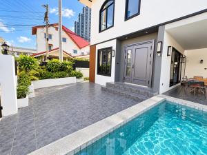 Luxury 5BR Pool Villa KTV&BBQ Near Walking Street