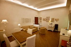 Luxury apartment near Vatican, Steps to Metro, AC & Fast WiFi