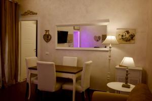 Luxury apartment near Vatican, Steps to Metro, AC & Fast WiFi
