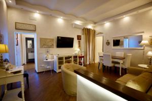 Luxury apartment near Vatican, Steps to Metro, AC & Fast WiFi