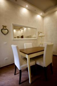 Luxury apartment near Vatican, Steps to Metro, AC & Fast WiFi