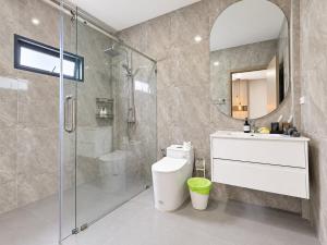 Jomtien 5BR Pool Villa Billiards Chill Balcony