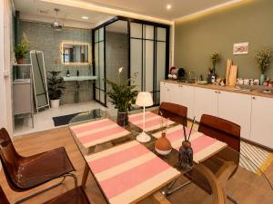 Spacious Loft near Ratchataewi BTS for 8 pax