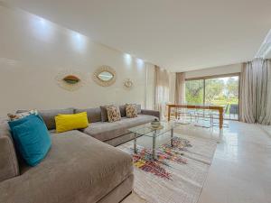 Golf Garden-Level Apartment Pool & Parking