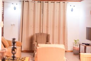 Minza Ensuite - Spacious & Cozy Stay at DK Cottage