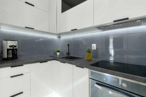 Exceptional Apartments with a Balcony by Noclegi Renters