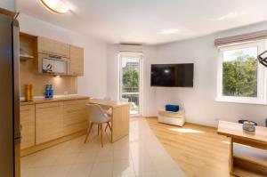 Morskie Oko Apartament z Klimatyzacją Blisko Plaży by Noclegi Renters