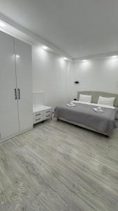 1810 Three-Room Apartment with Balcony
