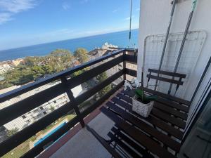 Estudio con vistas frontales al mar y terraza