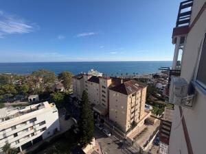 Estudio con vistas frontales al mar y terraza