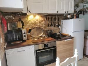 Apartment per day Stone house Djakonovic STAN NA DAN