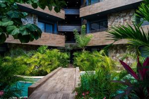 Chic 1BRPrivate Balcony Sauna, Gym & Wifi